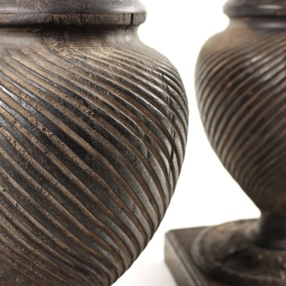 Paire de Vases en Style Néo-Renaissance Bois Gravé Europe XIXe Siècle