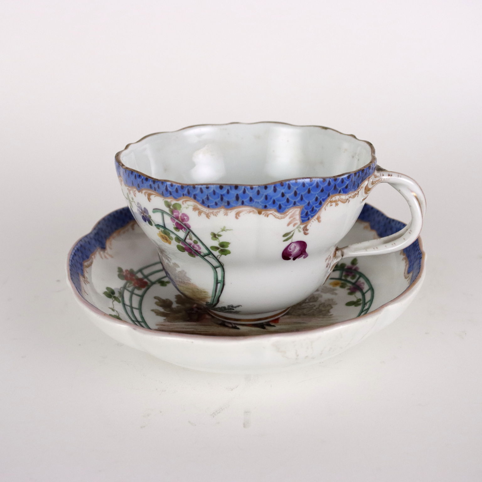 tazzina in ceramica di mano in mano