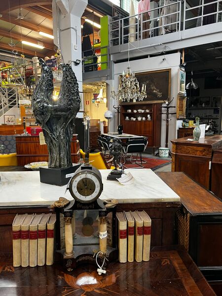 negozio arredi antiquariato di mano in mano milano