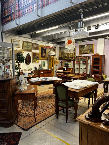 arredi antiquariato di mano in mano milano