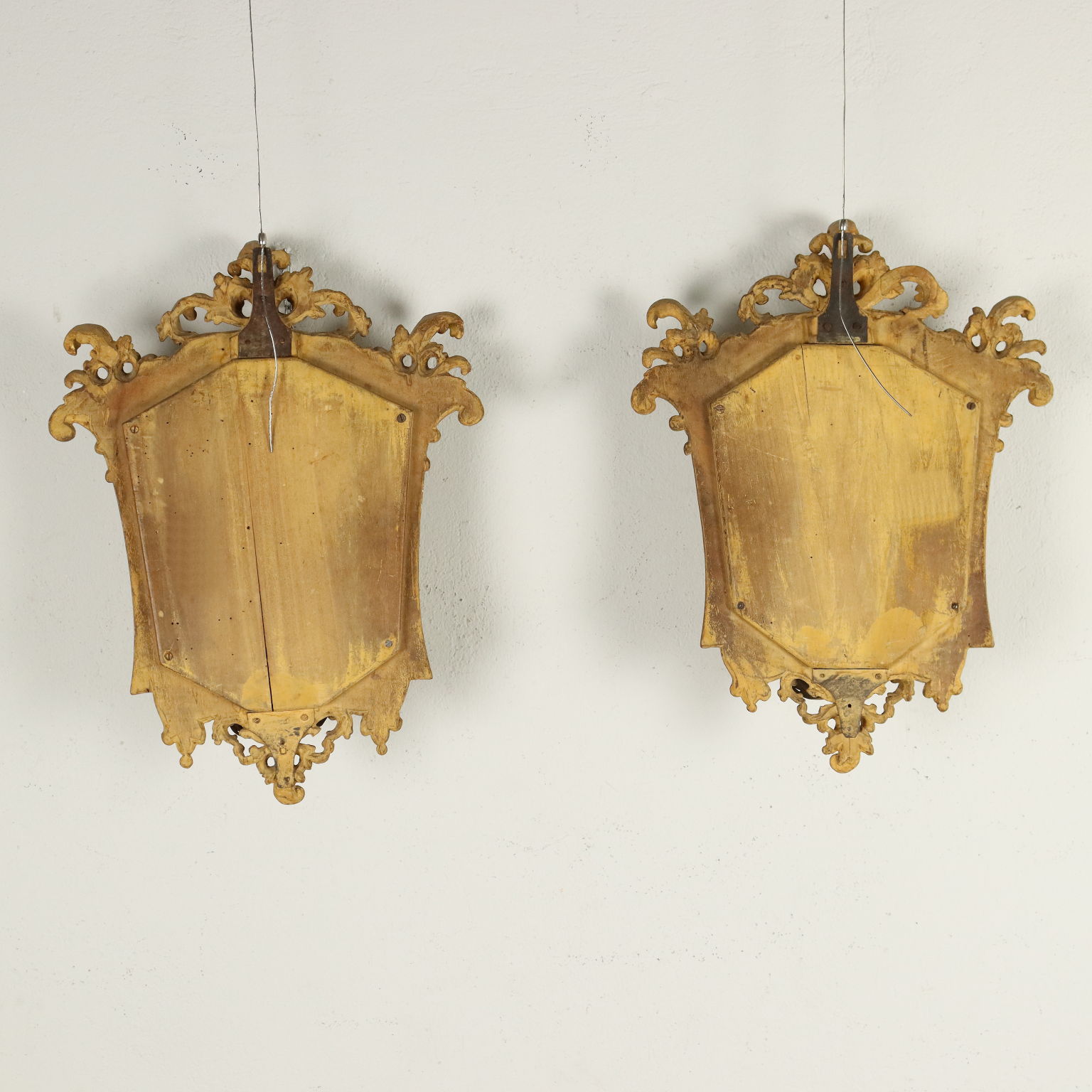 Paar Alte Barockspiegel aus Pappel Italien des XVIII Jhs