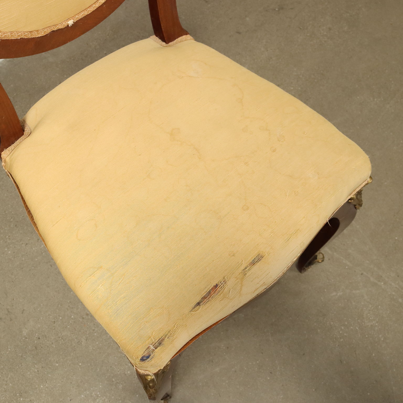 Antiker Schreibtischset mit Sessel und Stühle Mahagoni des XX Jhs