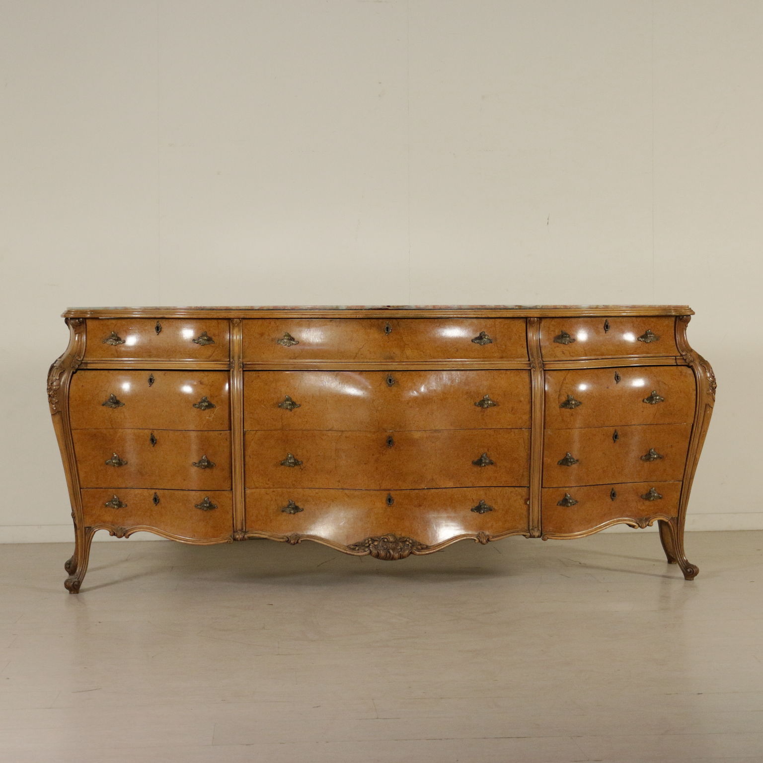 https://www.dimanoinmano.it/immagini/mercatino/bottega_del_900/mobili_in_stile/2887/BOTMOB0002887_1.jpg