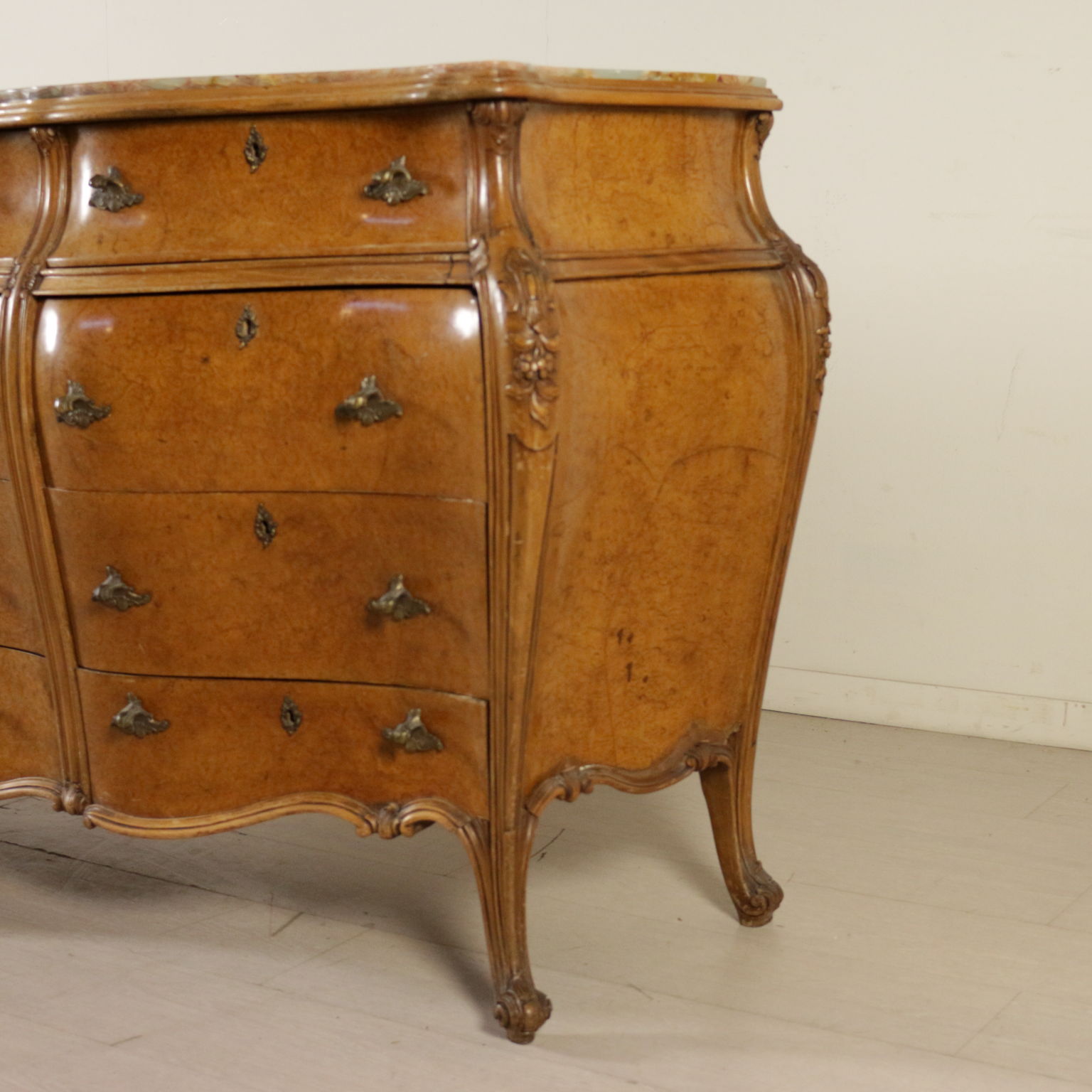 https://www.dimanoinmano.it/immagini/mercatino/bottega_del_900/mobili_in_stile/2887/BOTMOB0002887_13.jpg