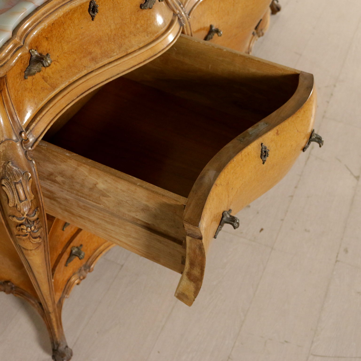 https://www.dimanoinmano.it/immagini/mercatino/bottega_del_900/mobili_in_stile/2887/BOTMOB0002887_5.jpg