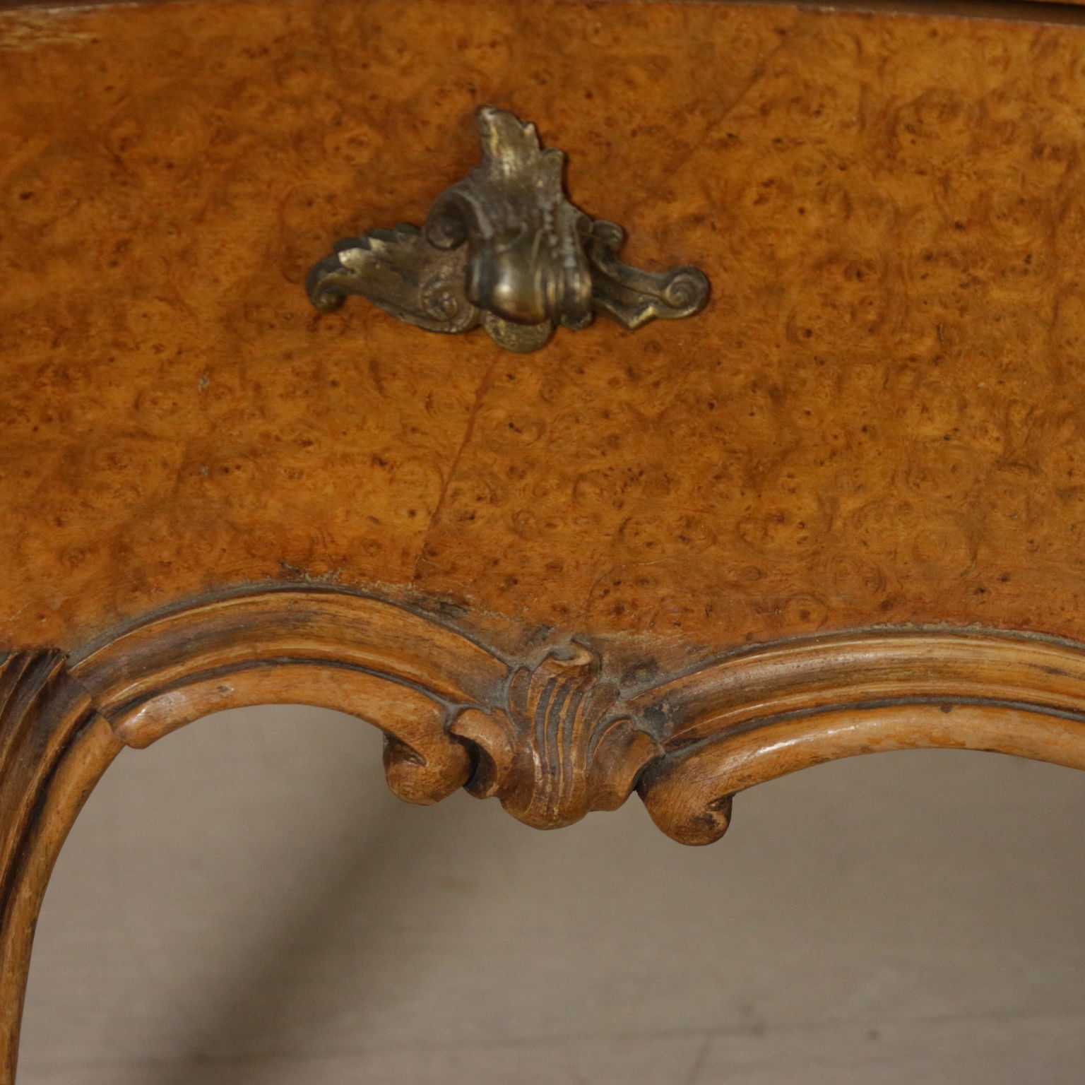 https://www.dimanoinmano.it/immagini/mercatino/bottega_del_900/mobili_in_stile/2887/BOTMOB0002887_7.jpg