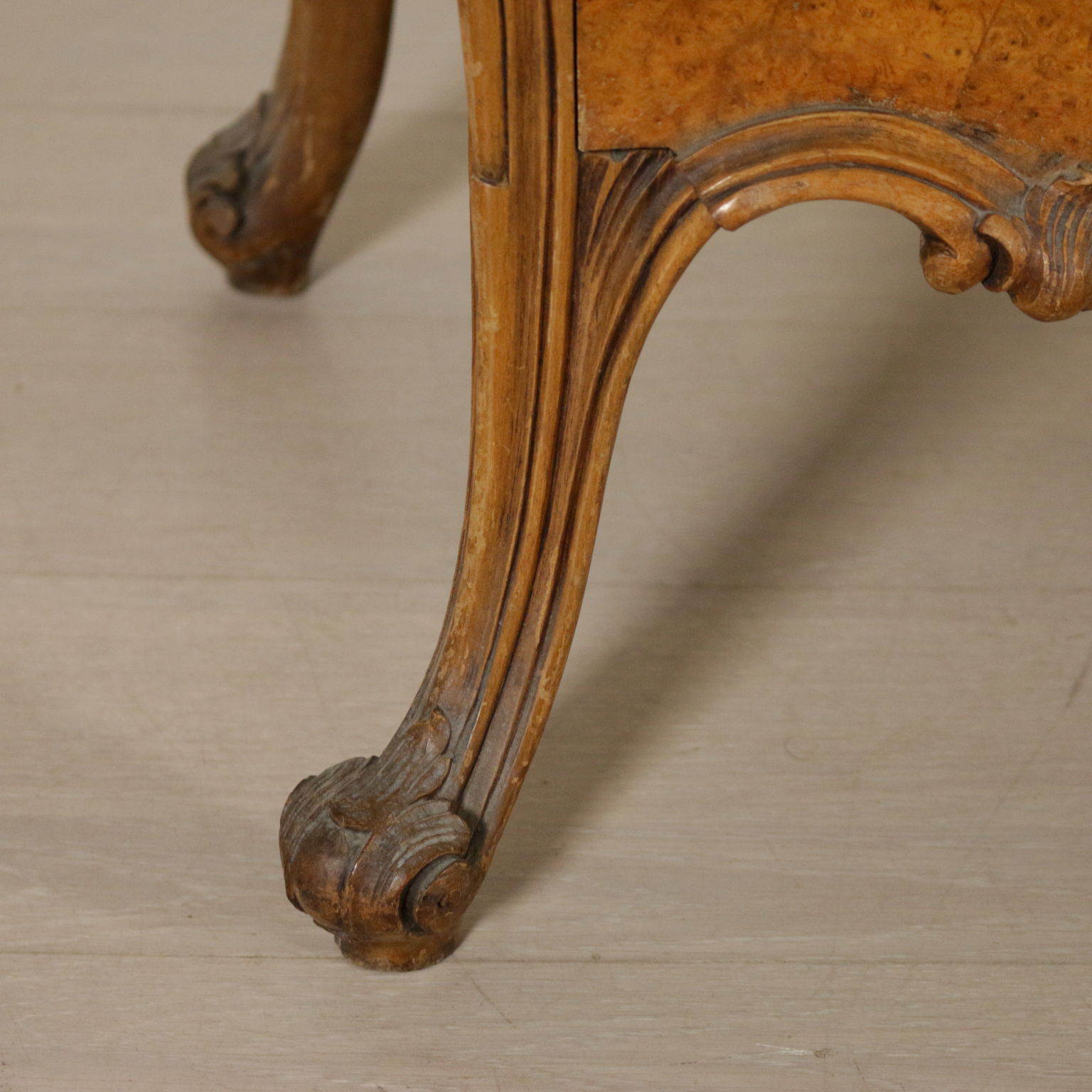https://www.dimanoinmano.it/immagini/mercatino/bottega_del_900/mobili_in_stile/2887/BOTMOB0002887_8.jpg