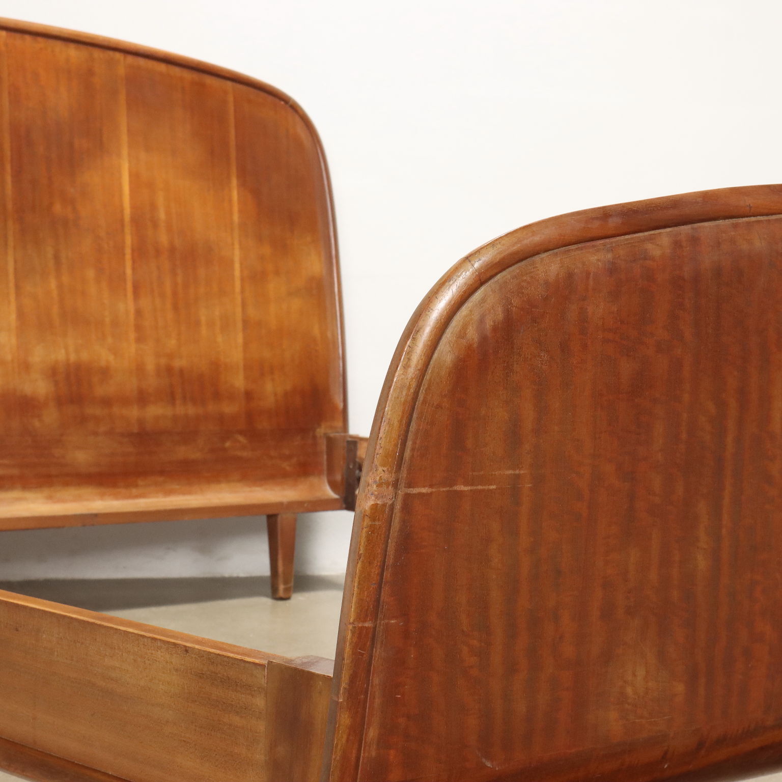Vintage Doppelbett aus Mahagoni Furniertes Holz 50er-60er Jahre