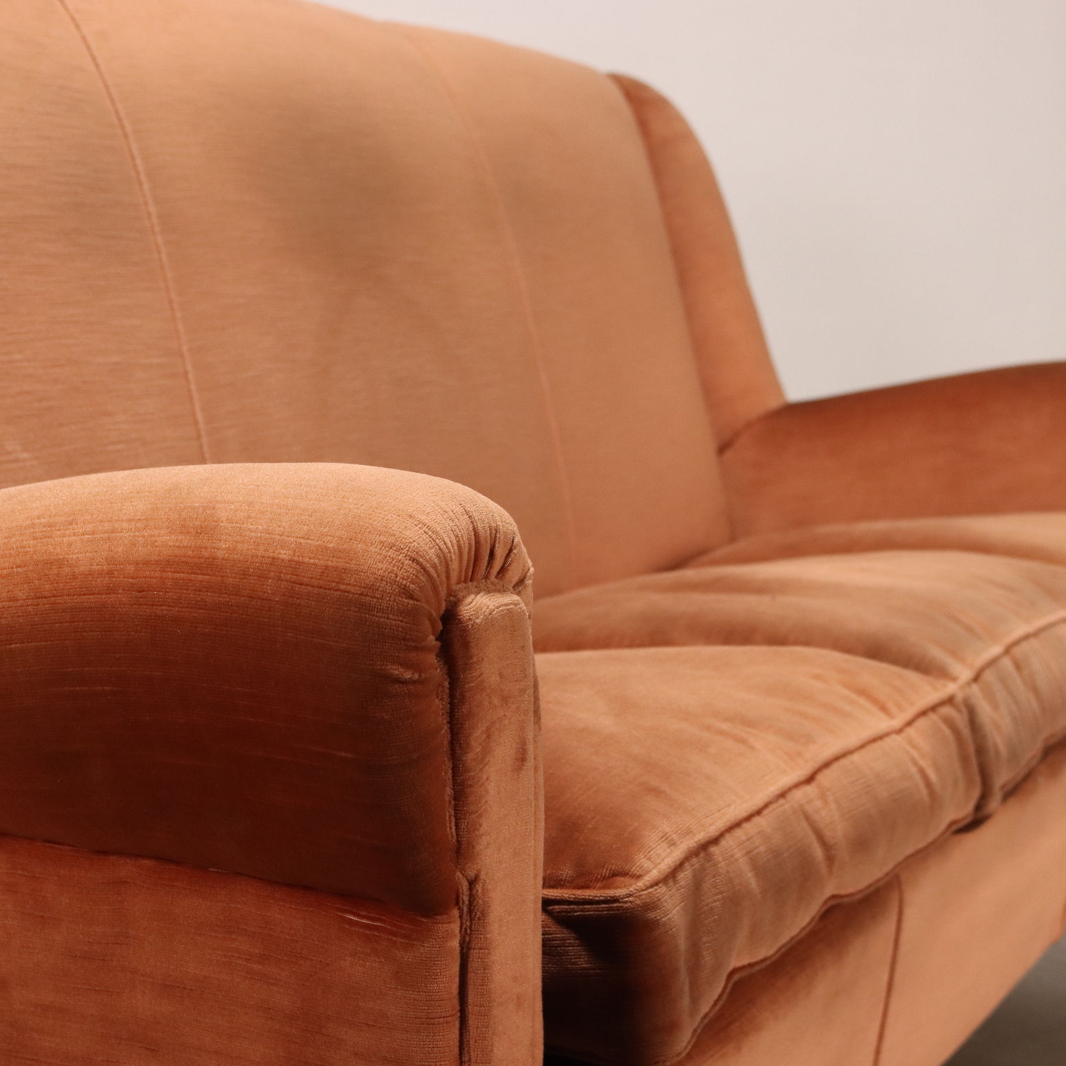 Vintage Sofa aus Rotem Samt 3 Sitze Italien der 50er Jahre