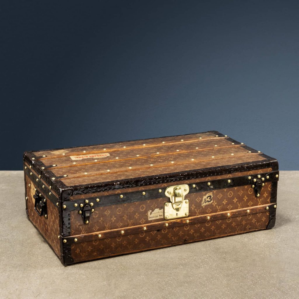 baule antico a noleggio