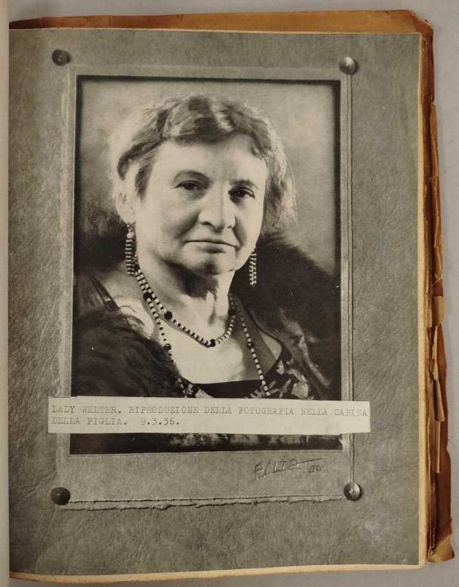 Regalo di natale libro giallo